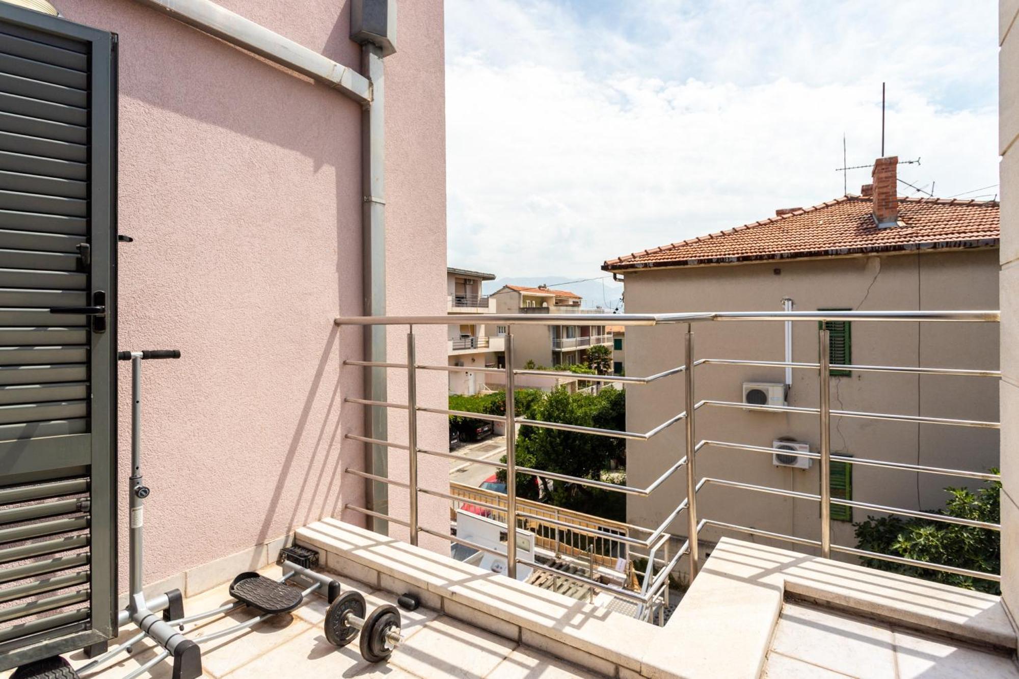 Villa Violeta With The Sea View, 3 Min Walk To The Beach Split Kültér fotó