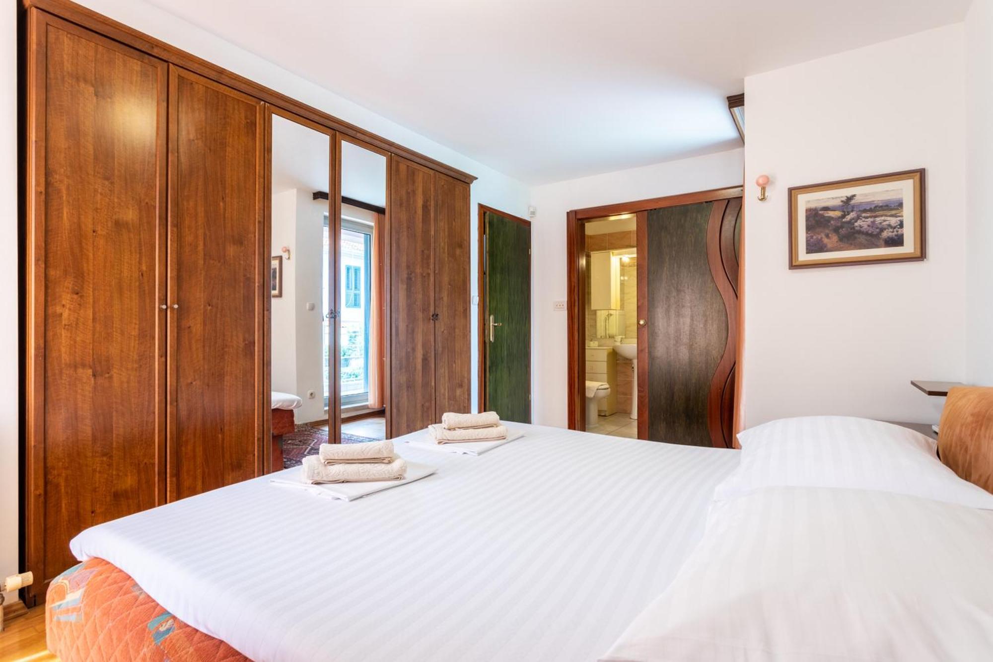Villa Violeta With The Sea View, 3 Min Walk To The Beach Split Kültér fotó