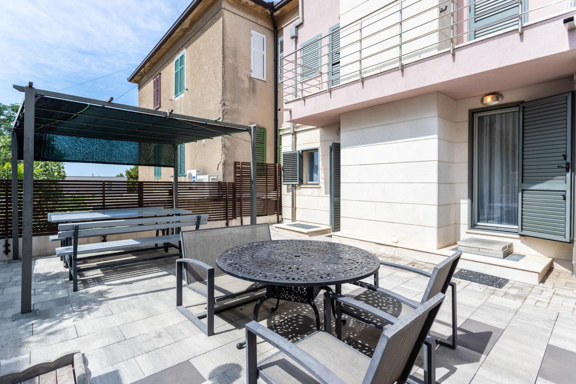 Villa Violeta With The Sea View, 3 Min Walk To The Beach Split Kültér fotó