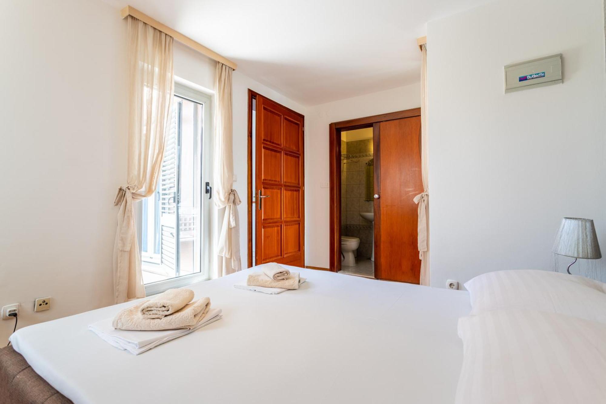 Villa Violeta With The Sea View, 3 Min Walk To The Beach Split Kültér fotó