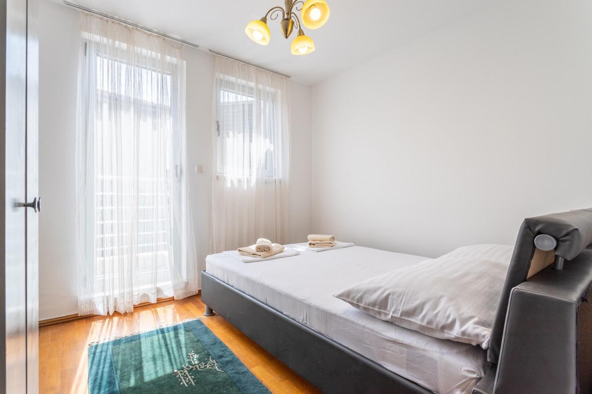 Villa Violeta With The Sea View, 3 Min Walk To The Beach Split Kültér fotó