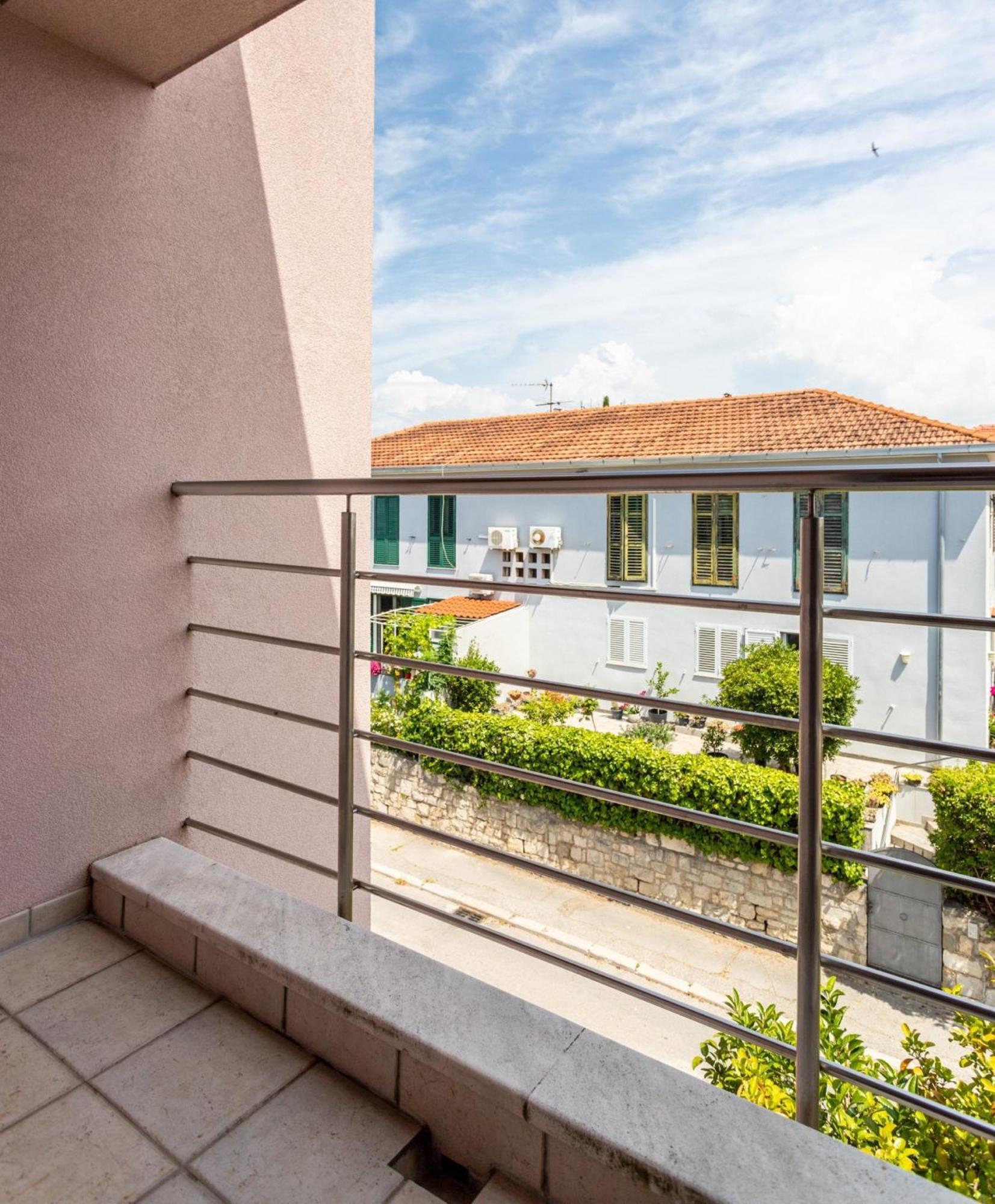 Villa Violeta With The Sea View, 3 Min Walk To The Beach Split Kültér fotó